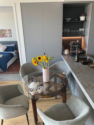 West Melbourne Pad Comfy, Luxe, EV charger, wifi gallery image 3