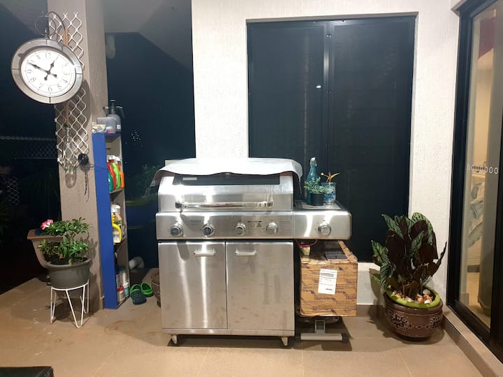 Comfy Stay In A Quiet Place - Darwin