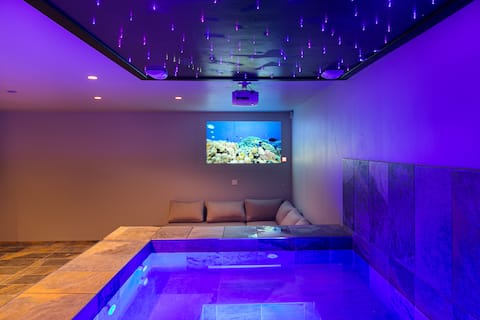 Villa: Private HOT TUB/Jacuzzi/Heated pool