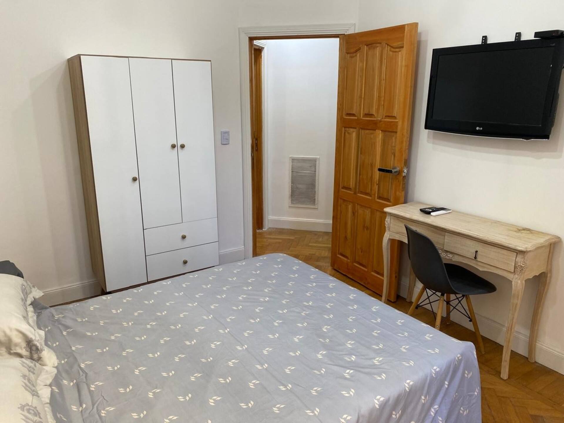 Room for 2 people in Monserrat apartment