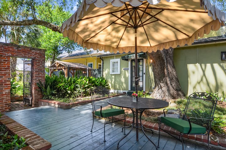 Armstrong Collection, 5 Guest Houses, Sleeps 28 - New Orleans, LA