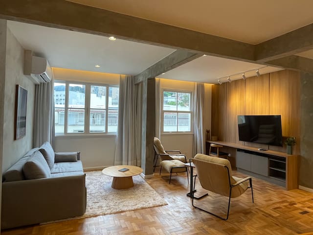 High end modern Ap- Beach access