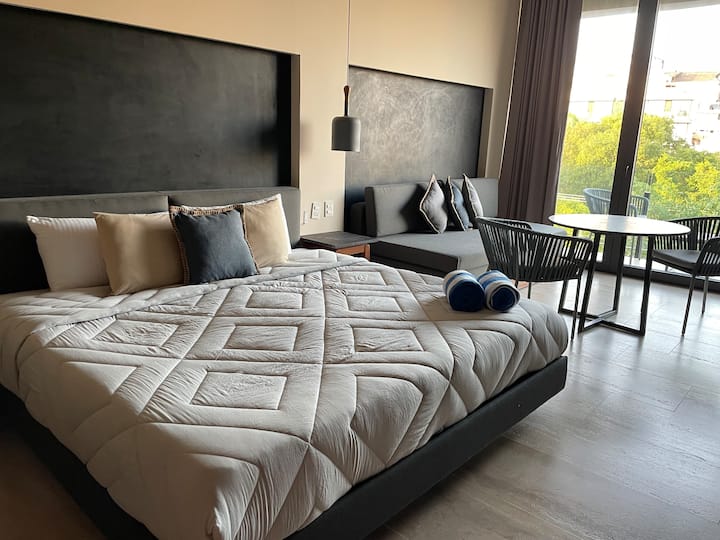 Удобно легло с кралски размер 