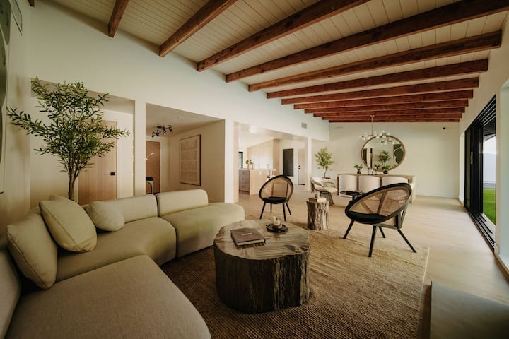 Designer Ranch Style Rh! W/heated Pool! - Calabasas, CA
