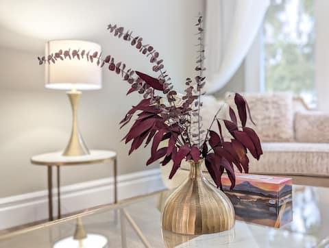 Popular Airbnb listing: Upscale Living 5BR 3BA | Near Ancaster Mill in Hamilton