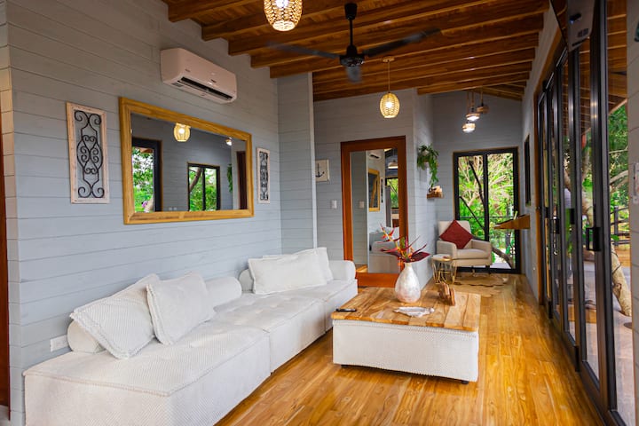 Ocean View Luxury Tree House - Costa Rica