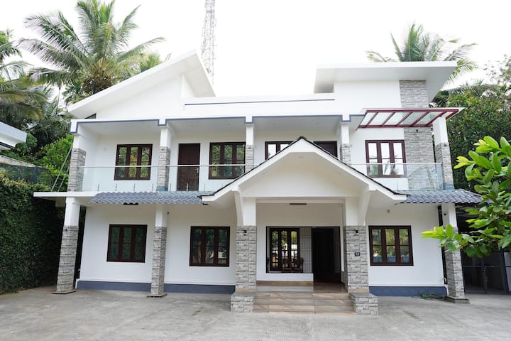 Sleek And Spacious 6-bedroom Villa In Wayanad - Kerala