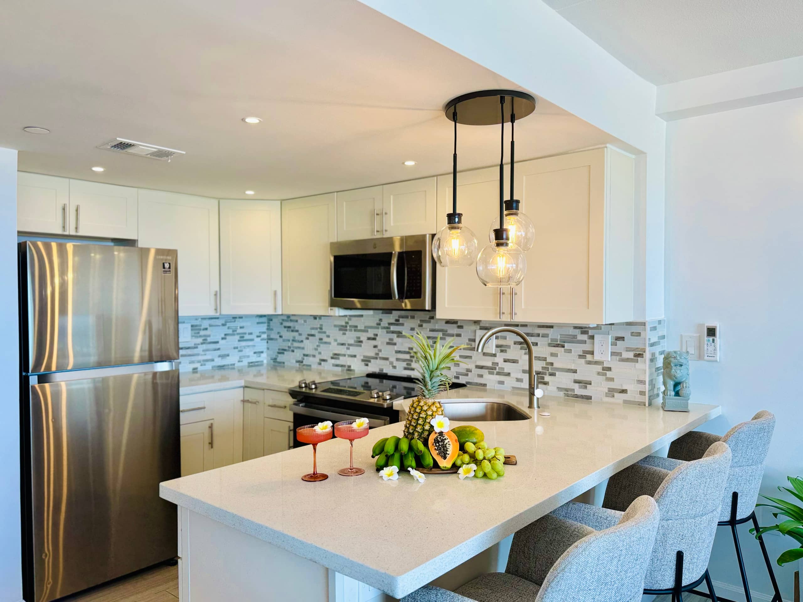 Condo in Honolulu · ★4.9 · 1 bedroom · 2 beds · 1 private bath - Image 31