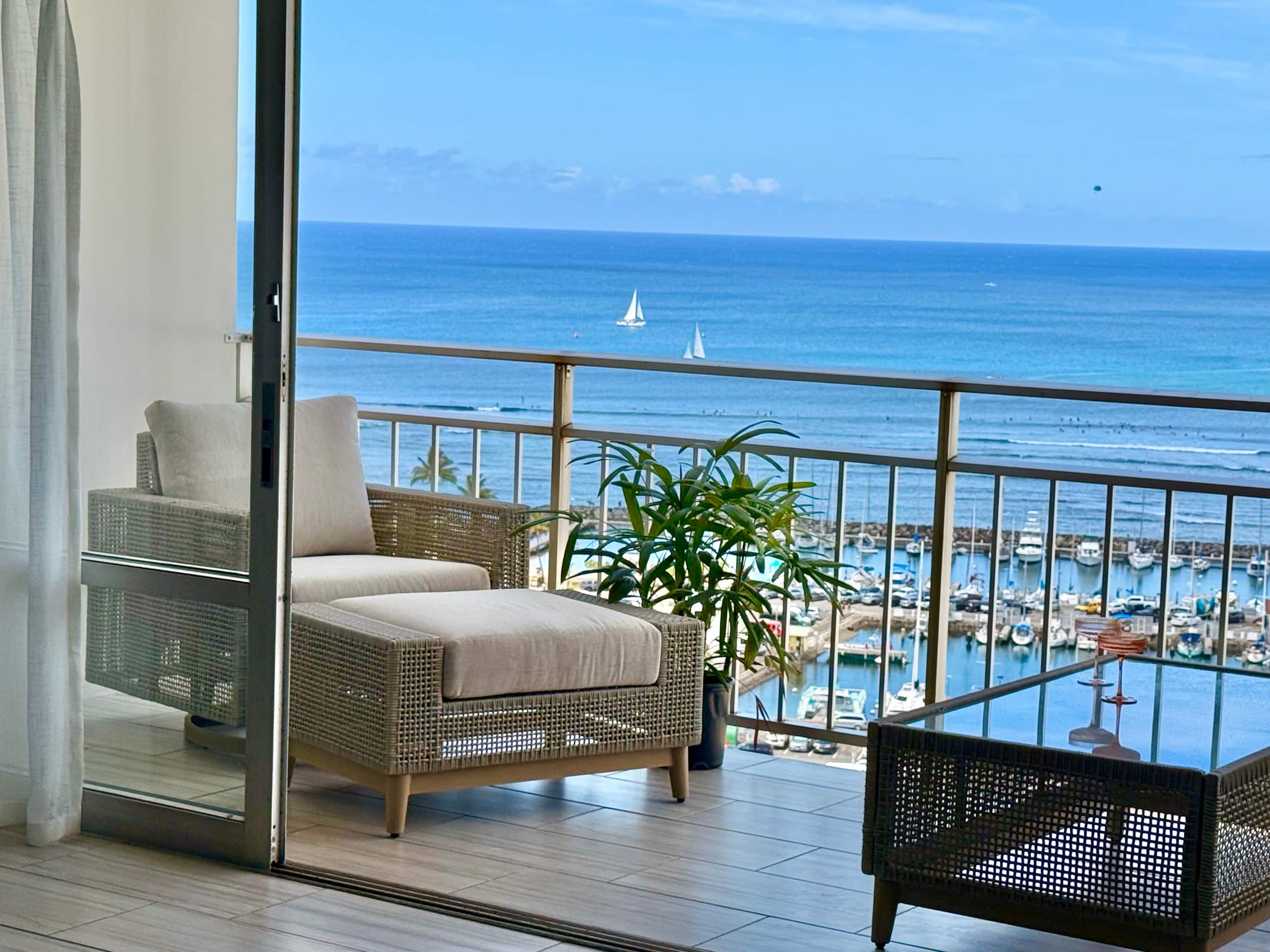 Condo in Honolulu · ★4.9 · 1 bedroom · 2 beds · 1 private bath - Image 2