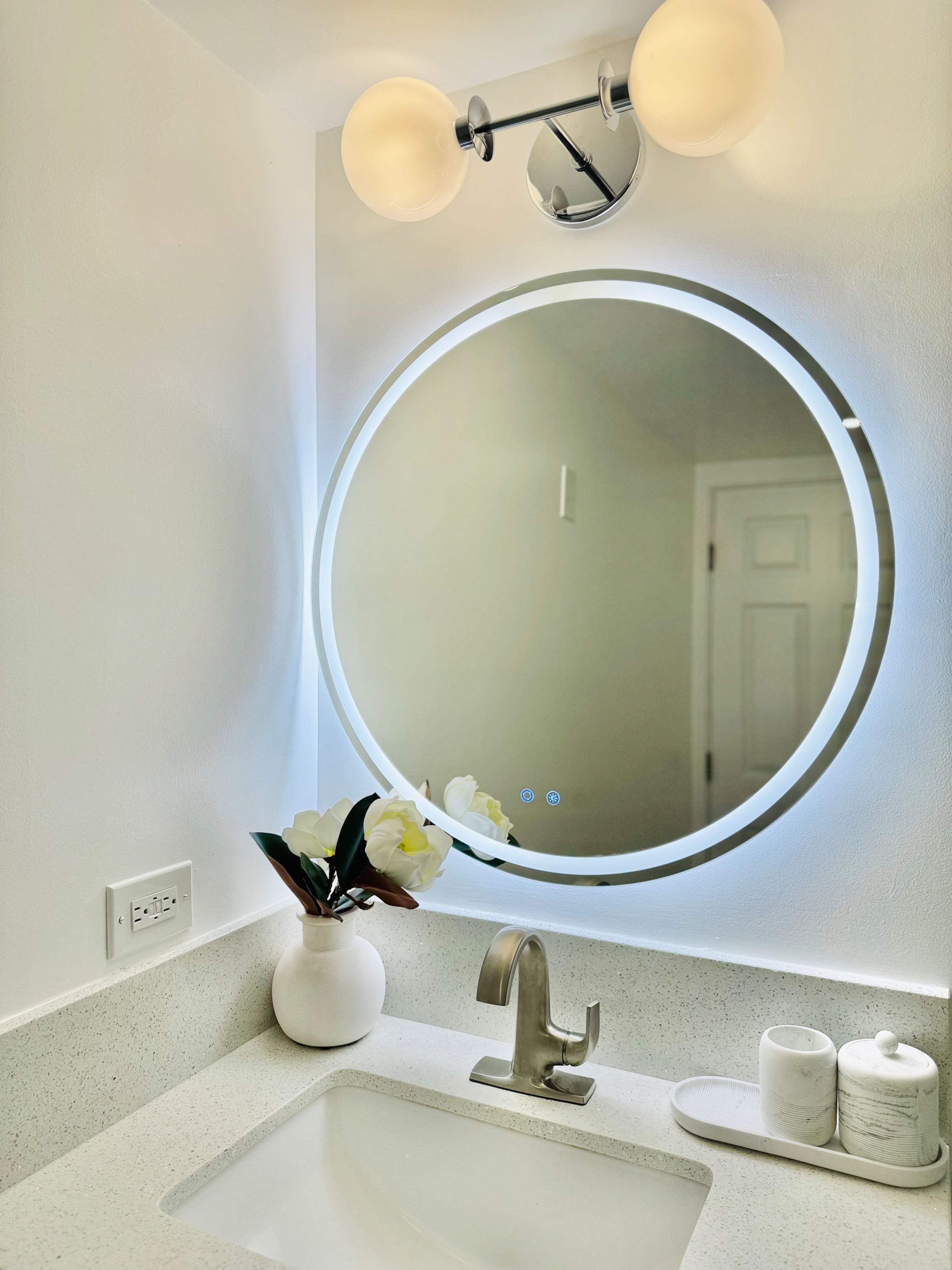 Condo in Honolulu · ★4.9 · 1 bedroom · 2 beds · 1 private bath - Image 28