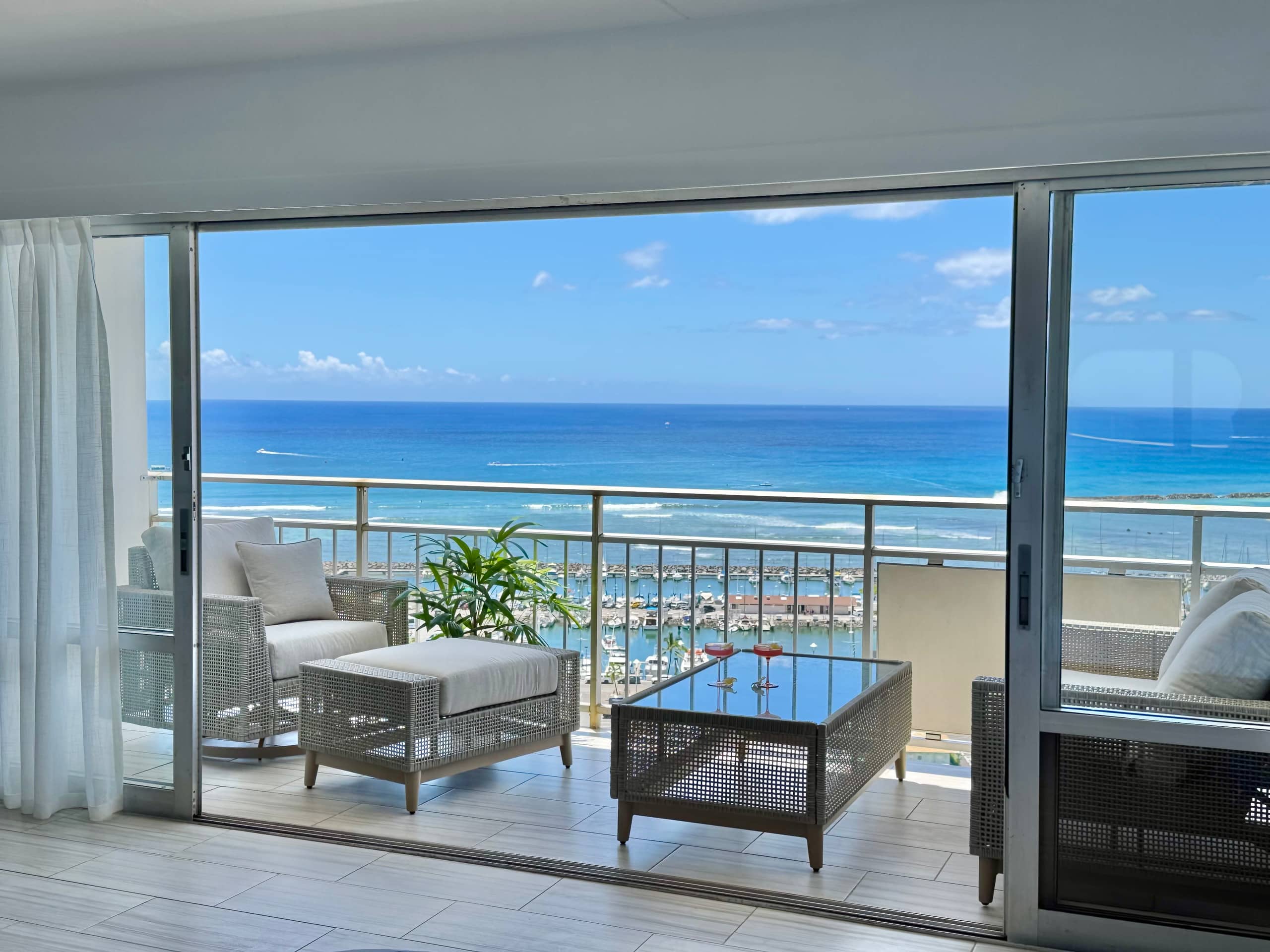 Condo in Honolulu · ★4.9 · 1 bedroom · 2 beds · 1 private bath - Image 4