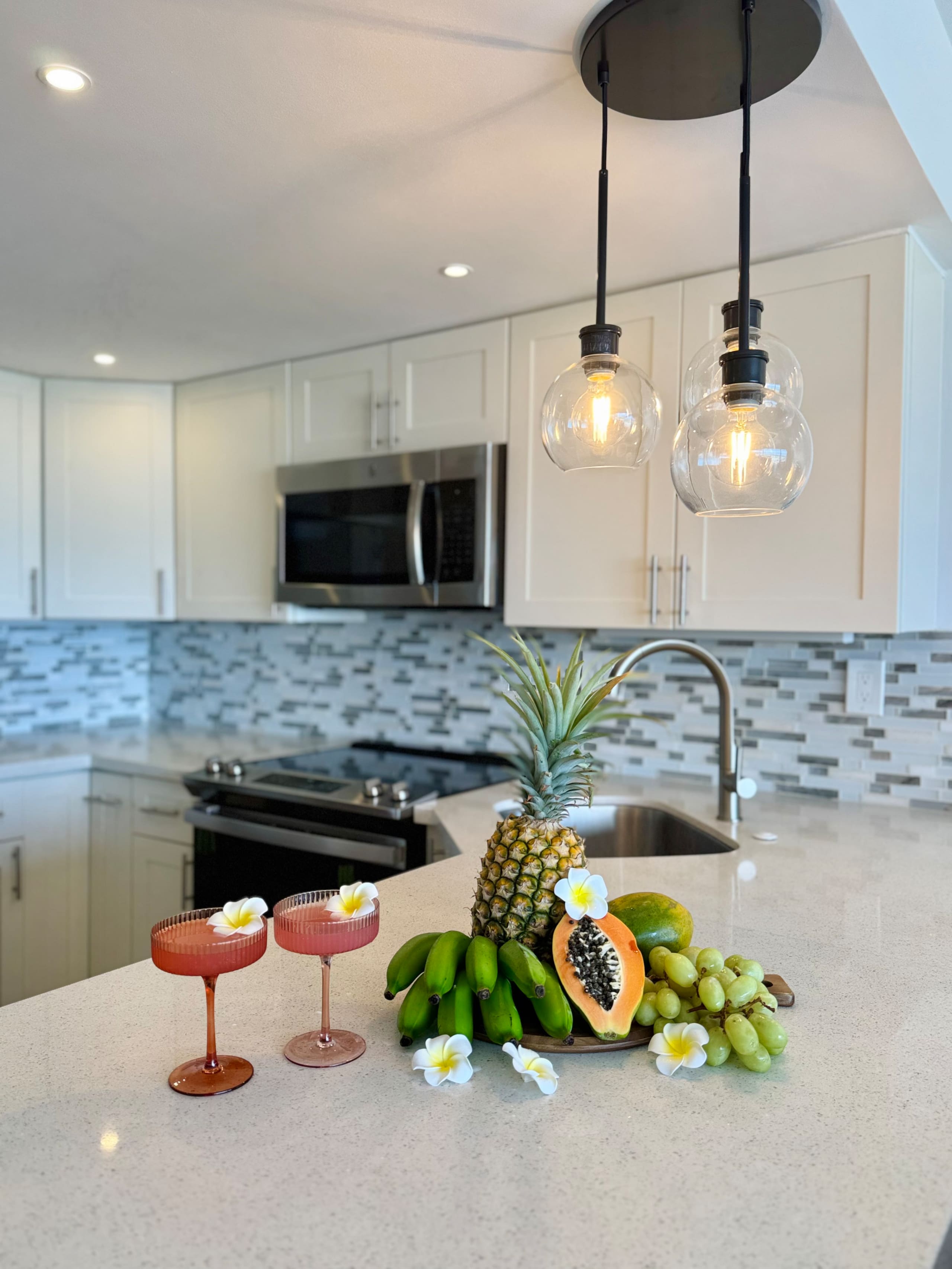 Condo in Honolulu · ★4.9 · 1 bedroom · 2 beds · 1 private bath - Image 30