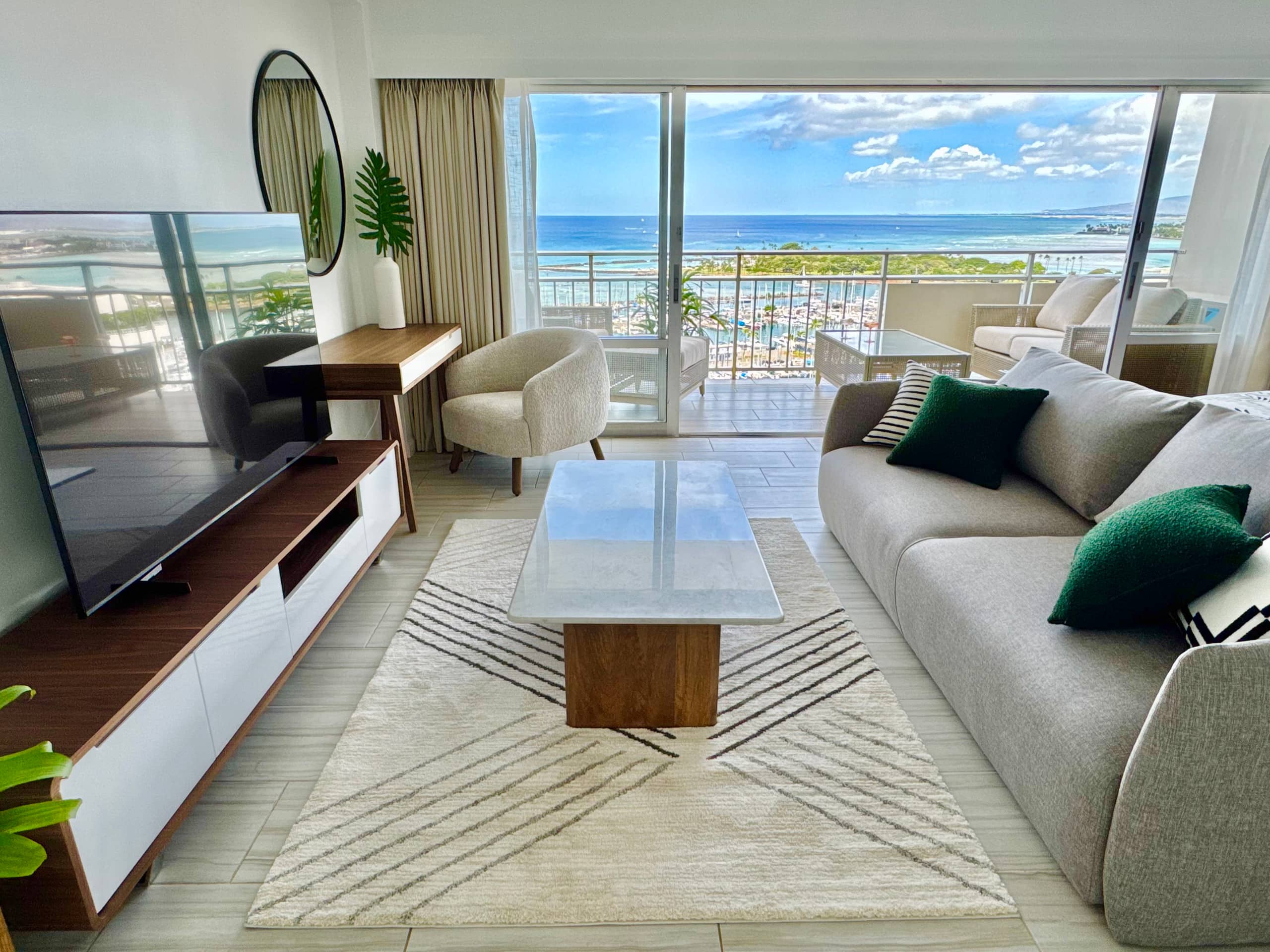 Condo in Honolulu · ★4.9 · 1 bedroom · 2 beds · 1 private bath - Image 8