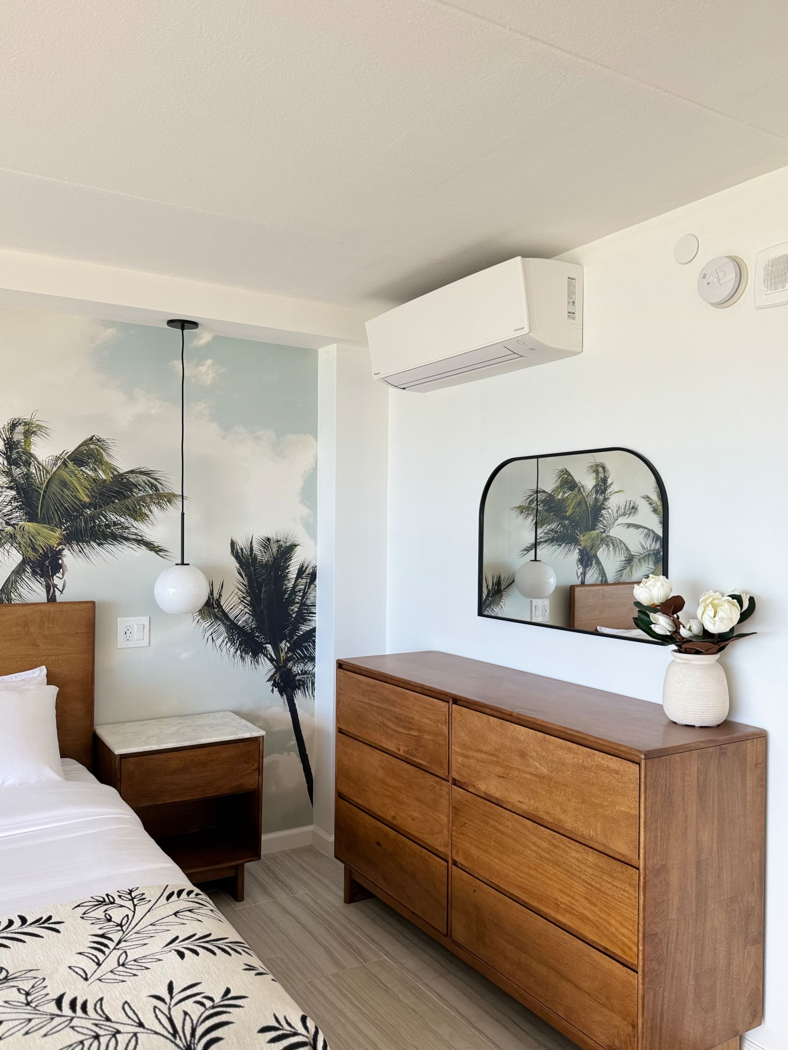 Condo in Honolulu · ★4.9 · 1 bedroom · 2 beds · 1 private bath - Image 23
