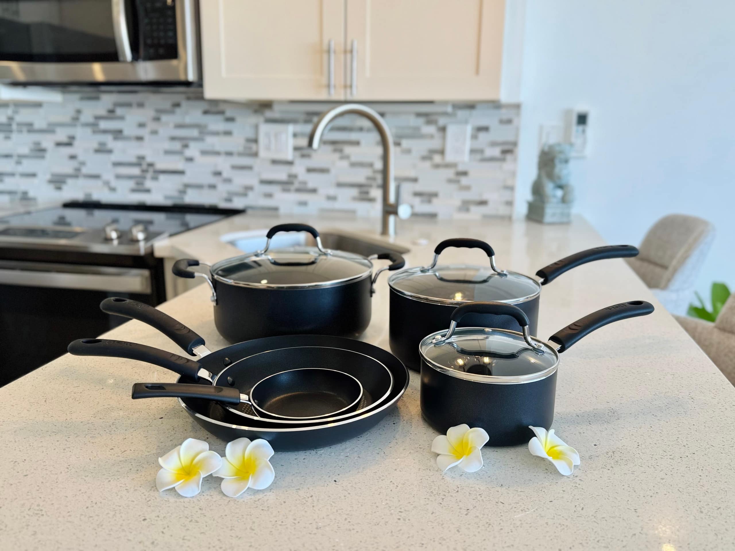 Condo in Honolulu · ★4.9 · 1 bedroom · 2 beds · 1 private bath - Image 37