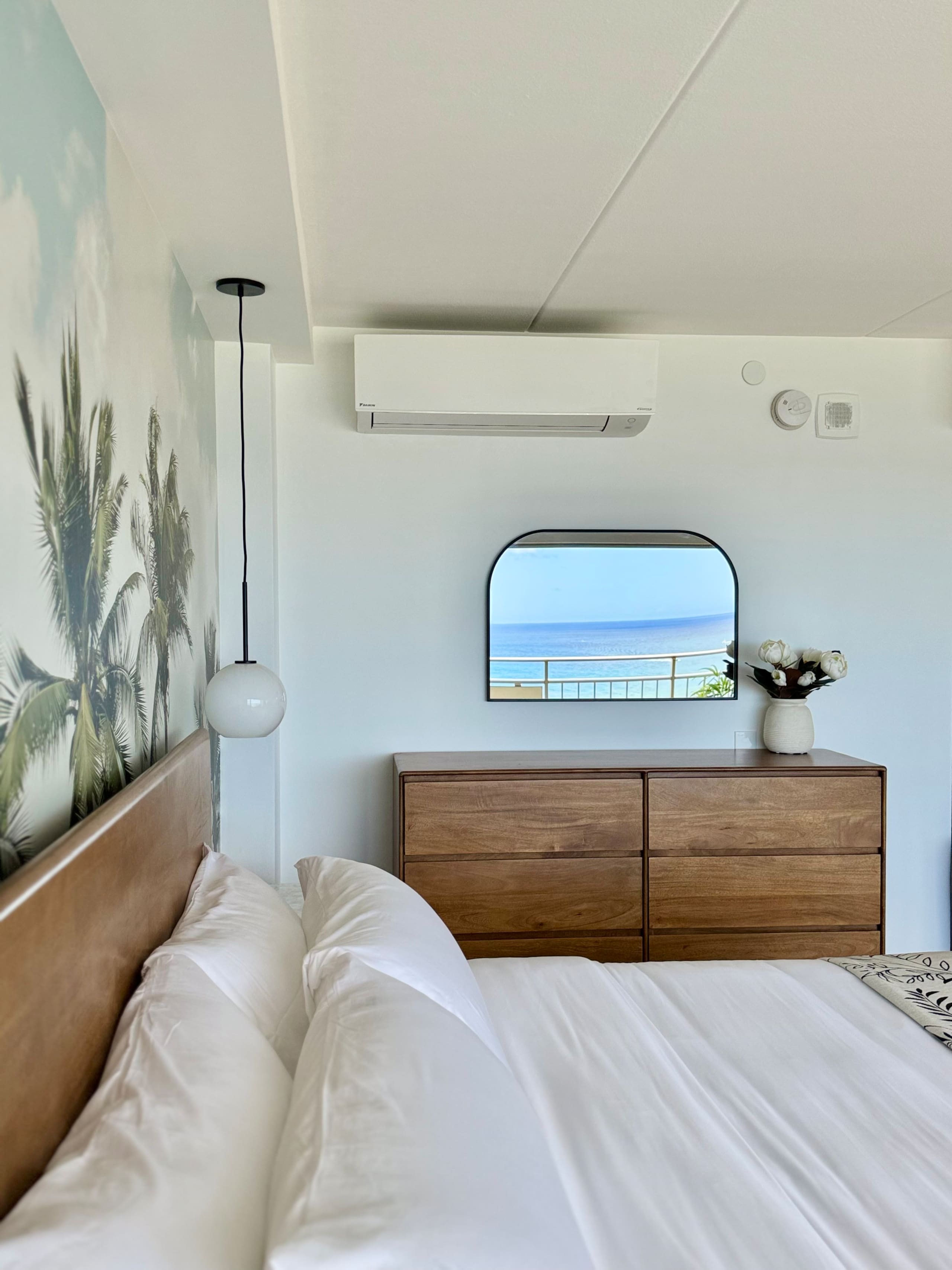 Condo in Honolulu · ★4.9 · 1 bedroom · 2 beds · 1 private bath - Image 15