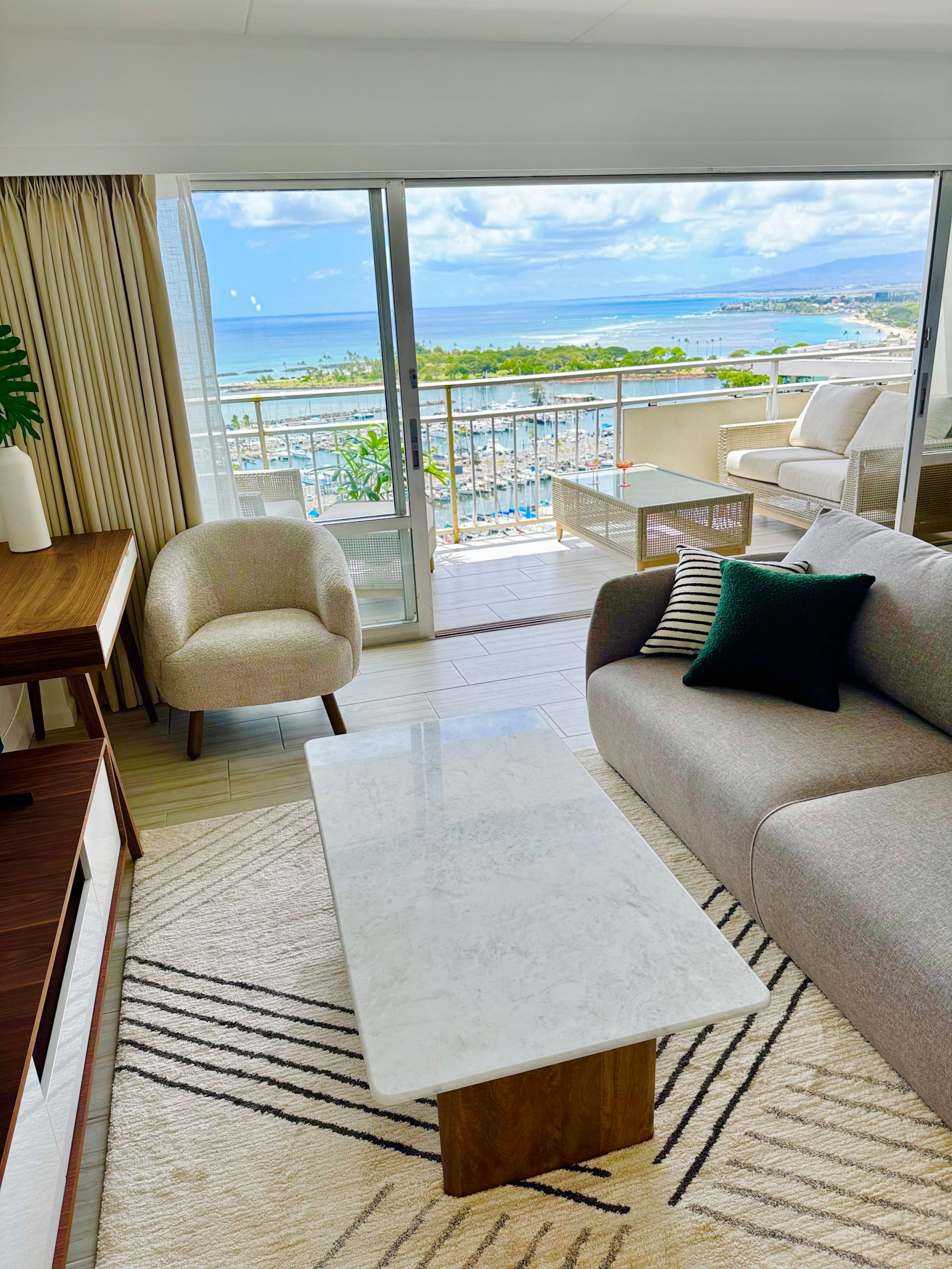 Condo in Honolulu · ★4.9 · 1 bedroom · 2 beds · 1 private bath - Image 9