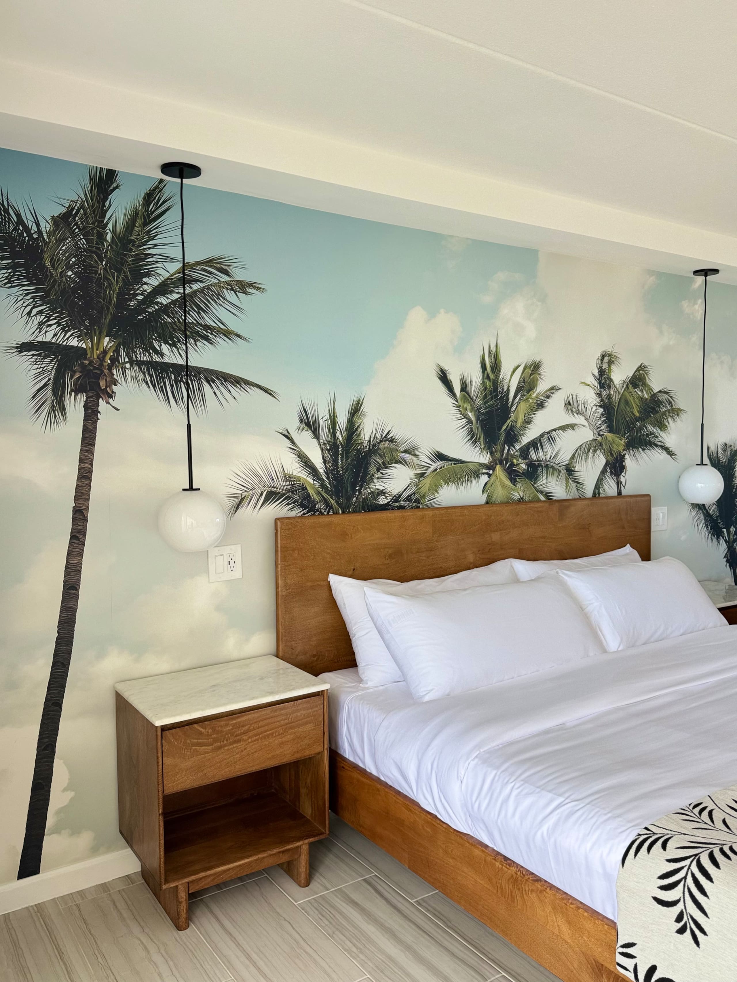 Condo in Honolulu · ★4.9 · 1 bedroom · 2 beds · 1 private bath - Image 21