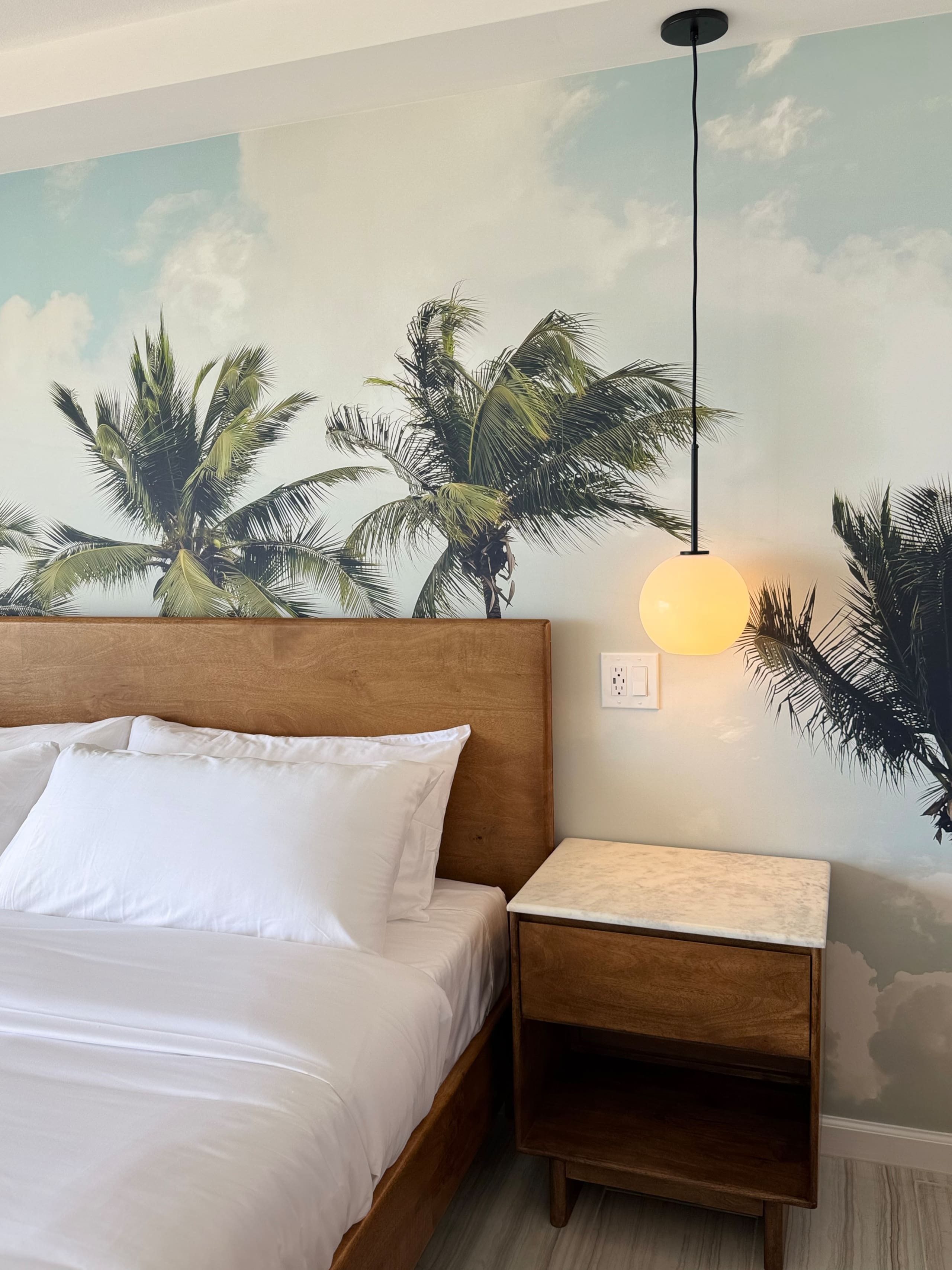 Condo in Honolulu · ★4.9 · 1 bedroom · 2 beds · 1 private bath - Image 25
