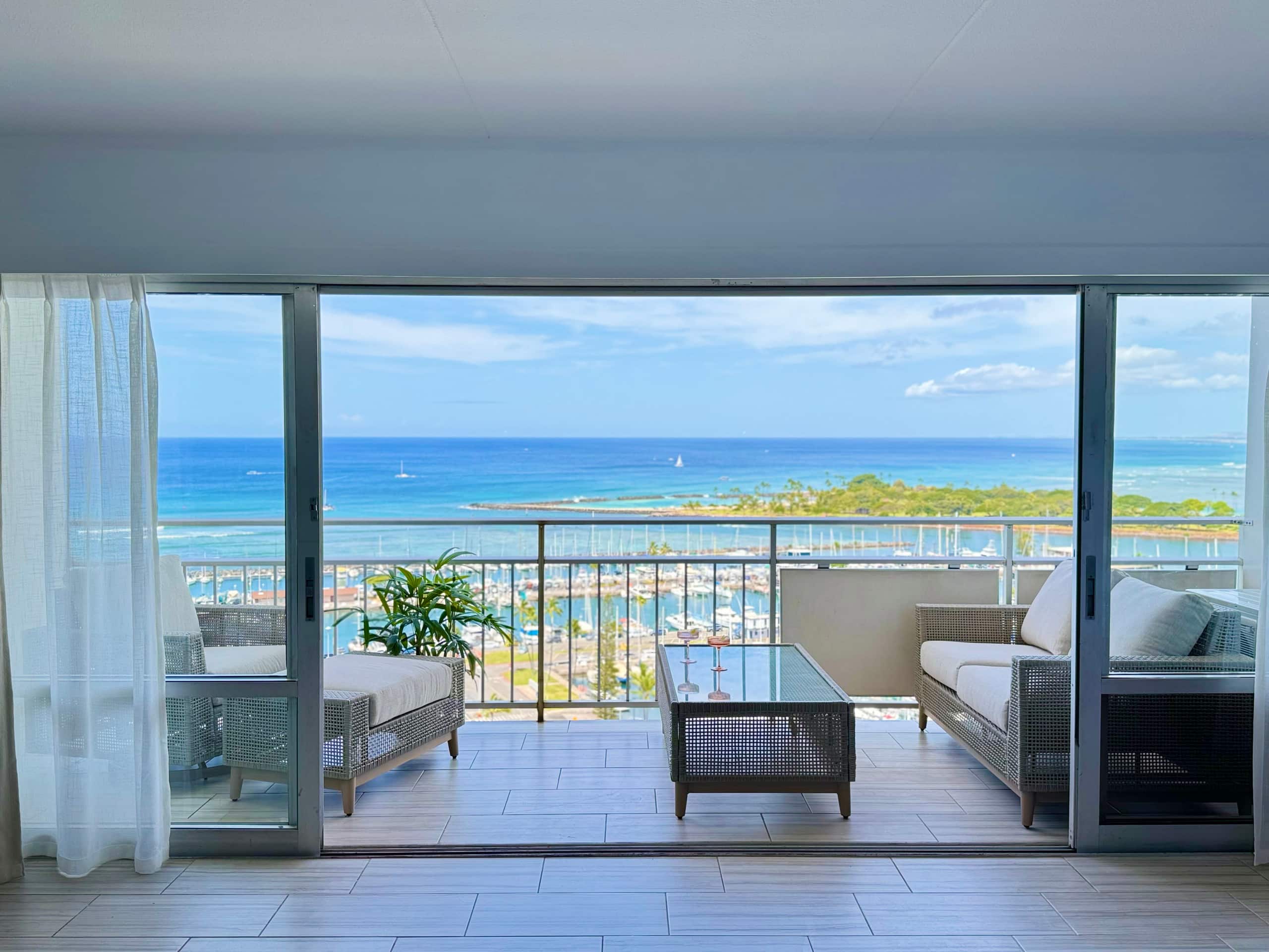 Condo in Honolulu · ★4.9 · 1 bedroom · 2 beds · 1 private bath - Image 3