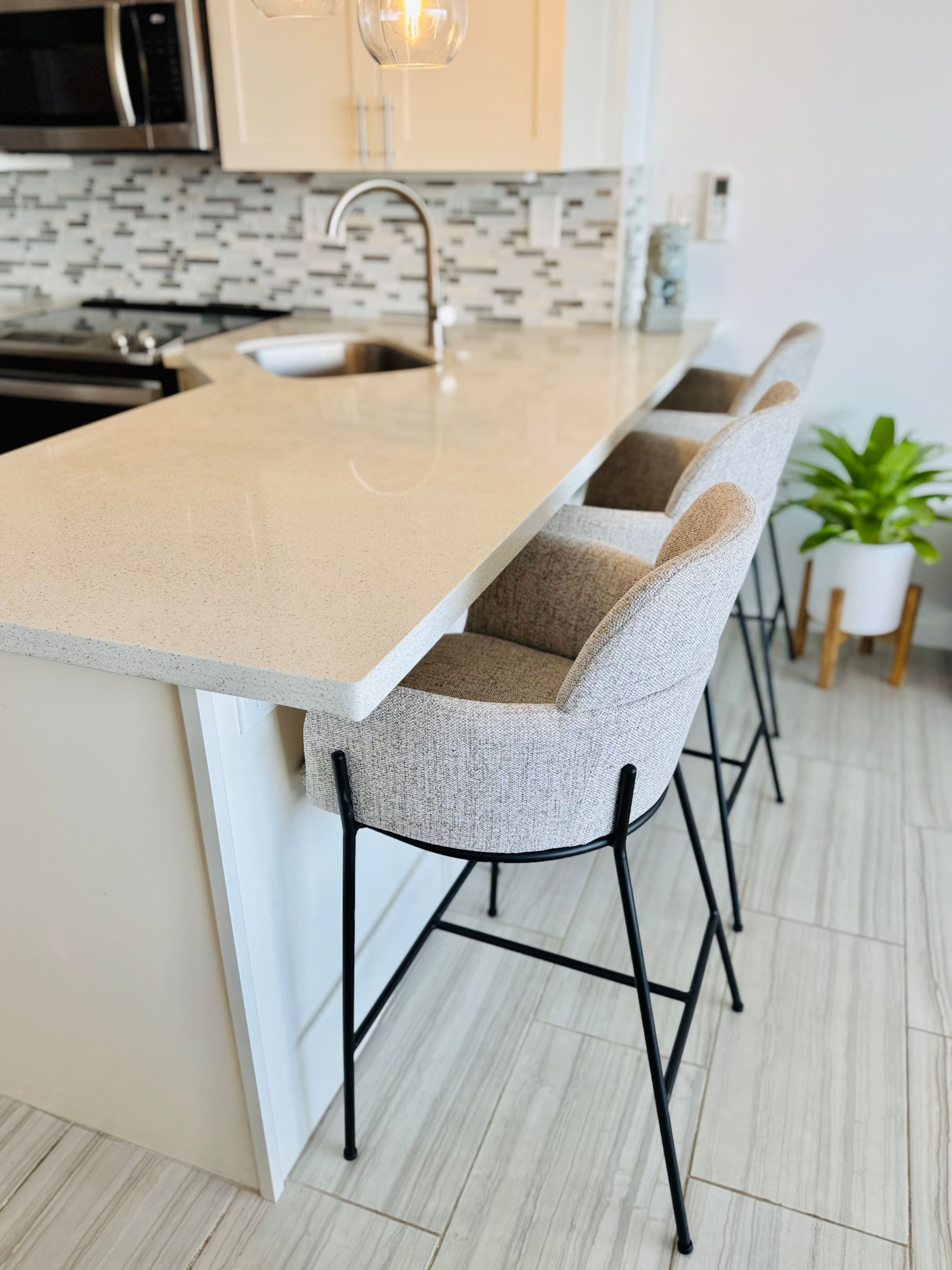 Condo in Honolulu · ★4.9 · 1 bedroom · 2 beds · 1 private bath - Image 34