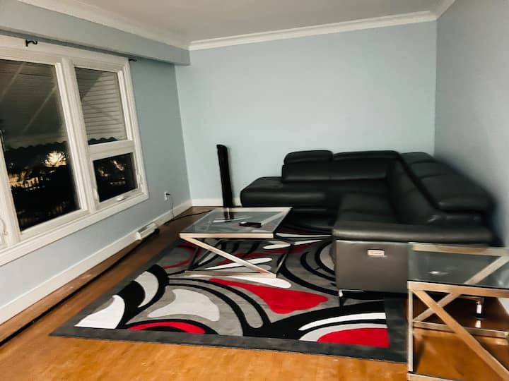2 Beds -  House Close To Winnipeg Airport - Winnipeg