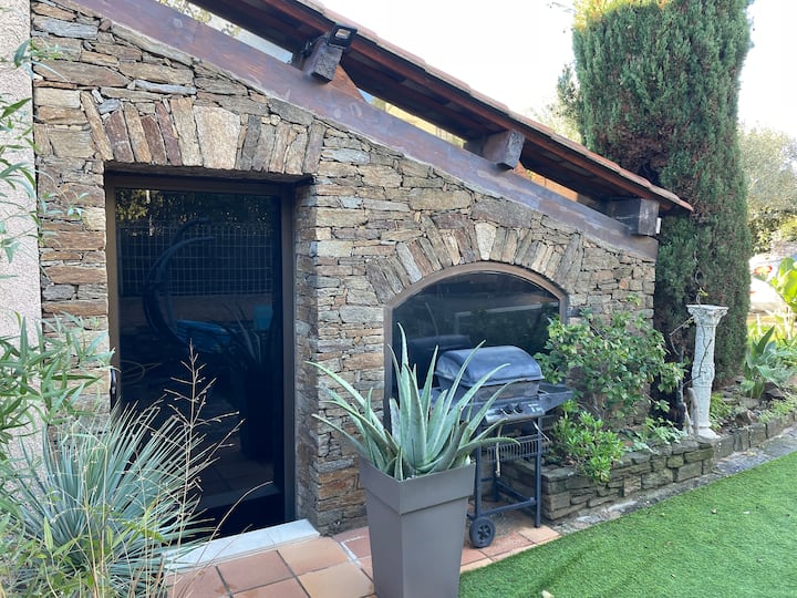 Veranda de piedra de Bormes ✨