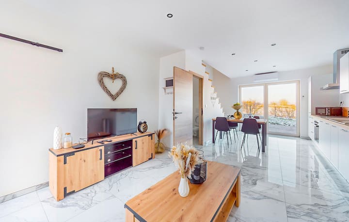 2 Bedroom Stunning Home In Charnois - Givet