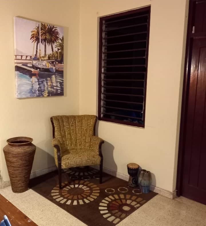 Enjoy Beverly Hills, Jamaica - 4bdrms, A/c, Wifi - 킹스톤