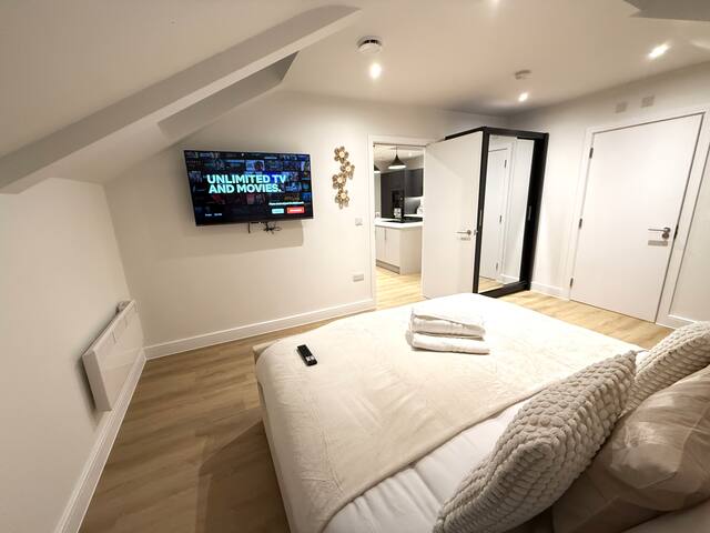 3 Bed Penthouse Near Airport & Trafford Centre