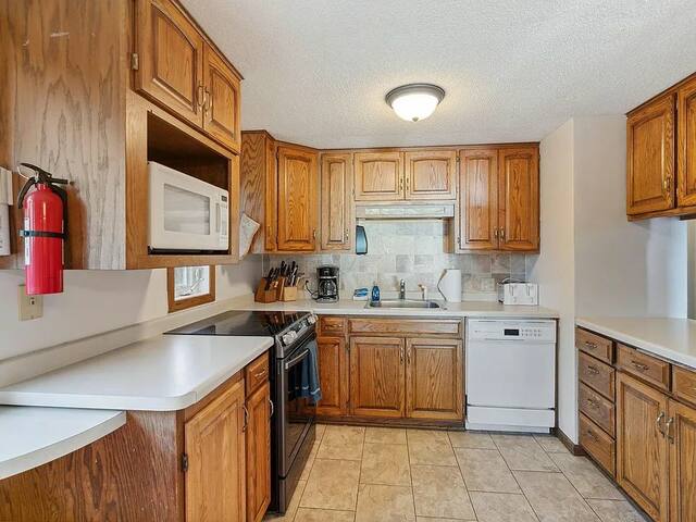 Bass Lake Retreat (Private) gallery image 3