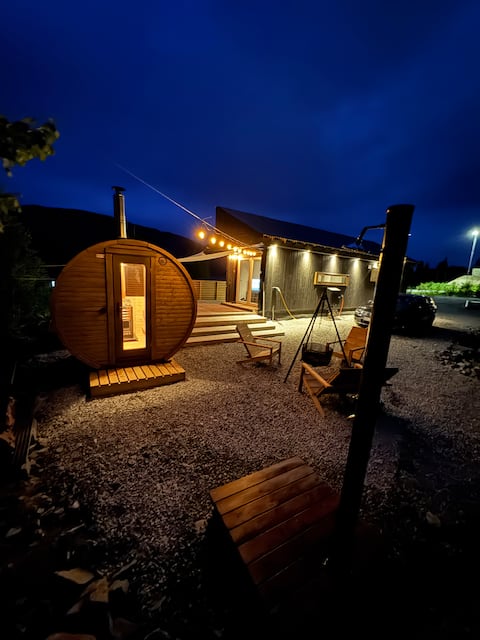 Tiny home retreat w/ sauna · Lake & mountain views