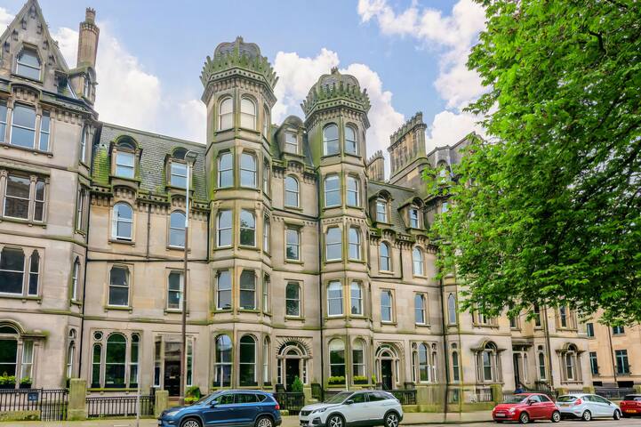 2 bedrm. sofa bed in livingrm sleeps 6 castle view