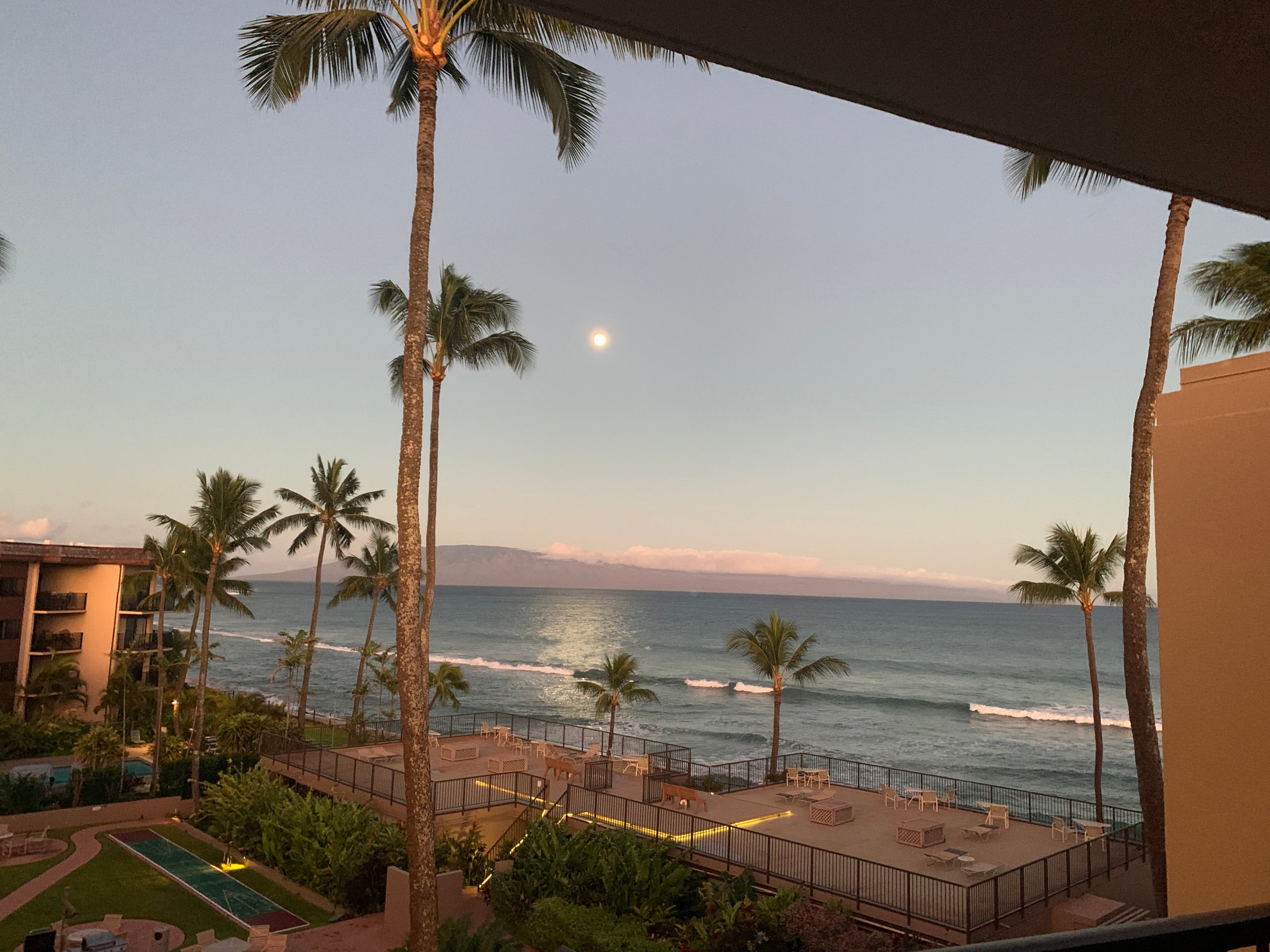 Condo in Lahaina · ★4.94 · 1 bedroom · 2 beds · 1 private bath - Image 64