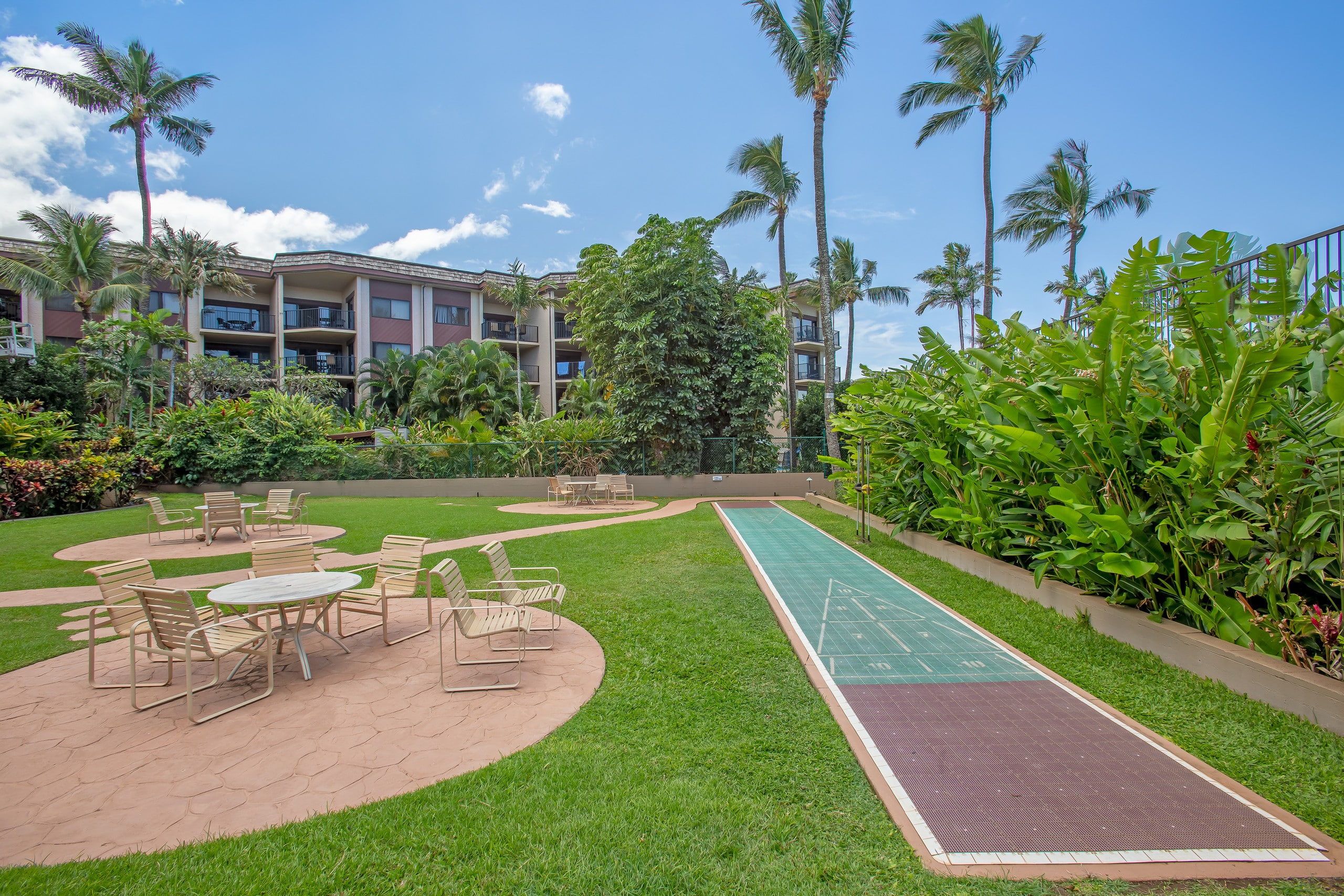 Condo in Lahaina · ★4.94 · 1 bedroom · 2 beds · 1 private bath - Image 59