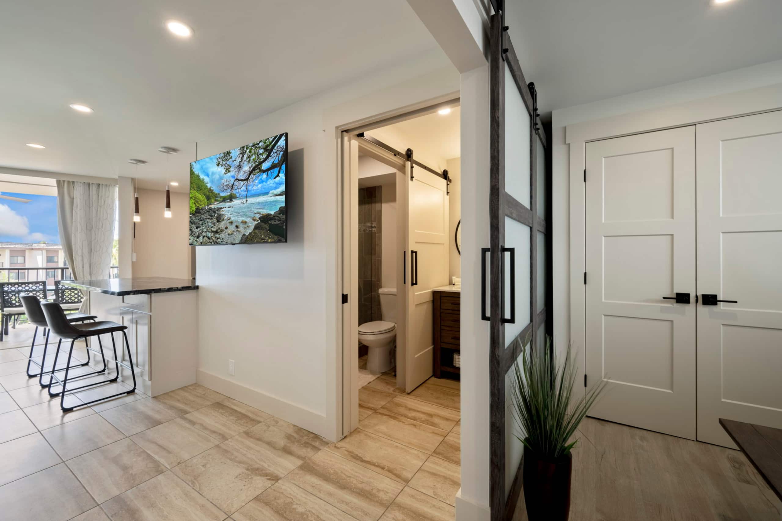 Condo in Lahaina · ★4.94 · 1 bedroom · 2 beds · 1 private bath - Image 8