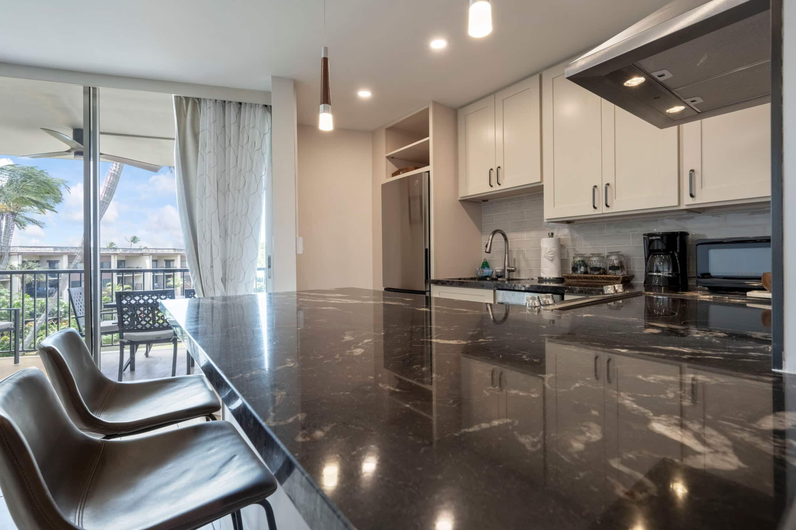 Condo in Lahaina · ★4.94 · 1 bedroom · 2 beds · 1 private bath - Image 14