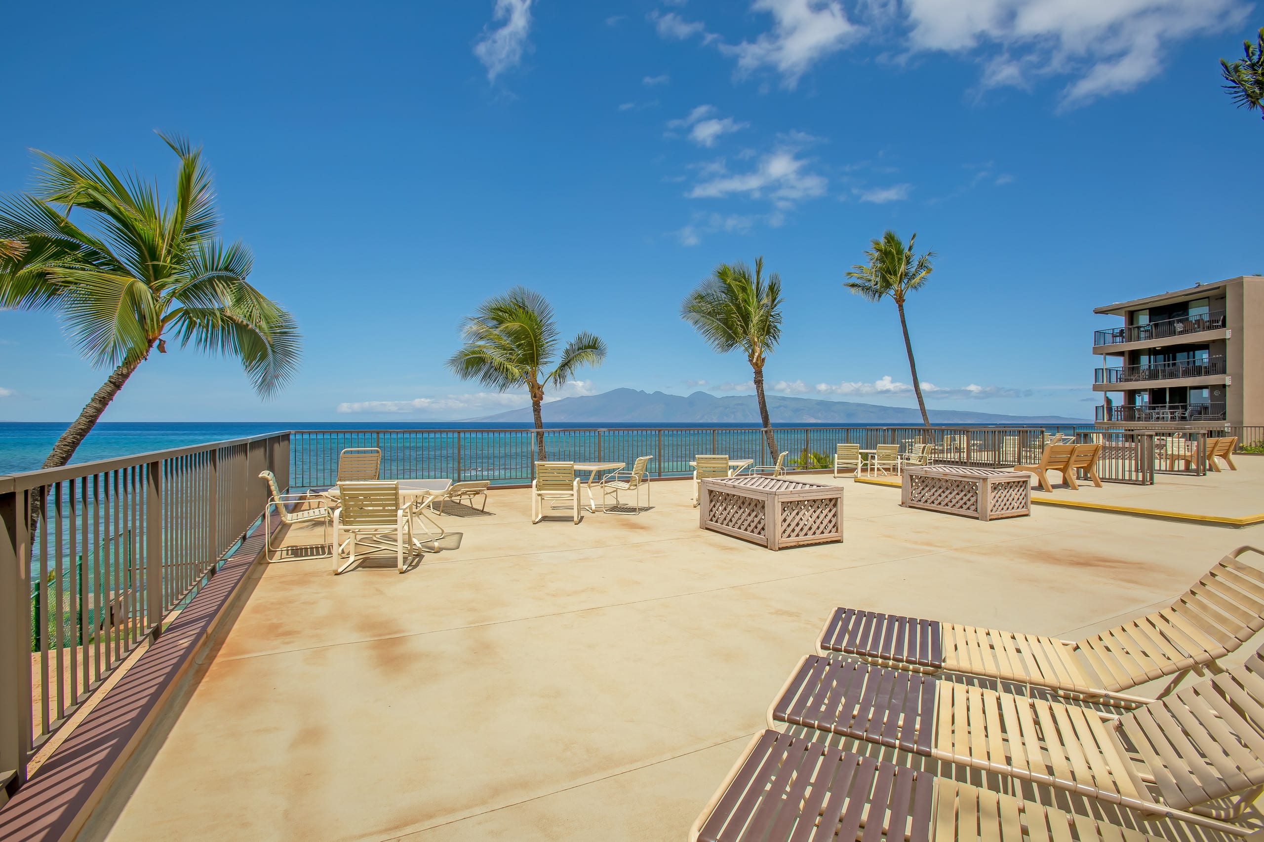 Condo in Lahaina · ★4.94 · 1 bedroom · 2 beds · 1 private bath - Image 58