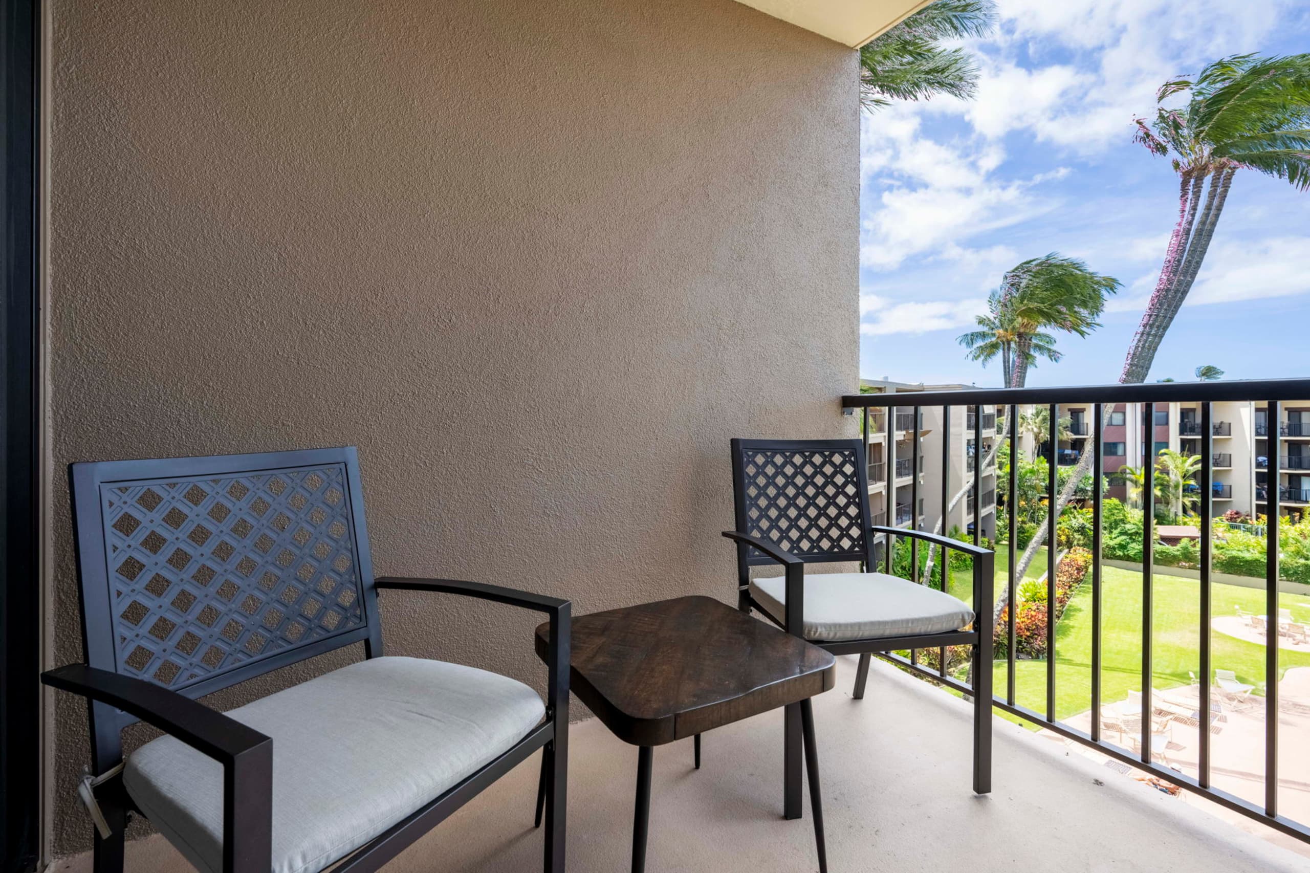Condo in Lahaina · ★4.94 · 1 bedroom · 2 beds · 1 private bath - Image 34