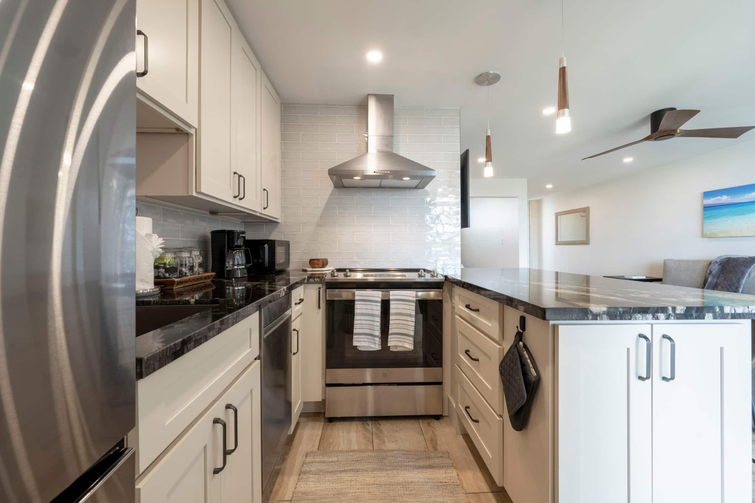Condo in Lahaina · ★4.94 · 1 bedroom · 2 beds · 1 private bath - Image 11