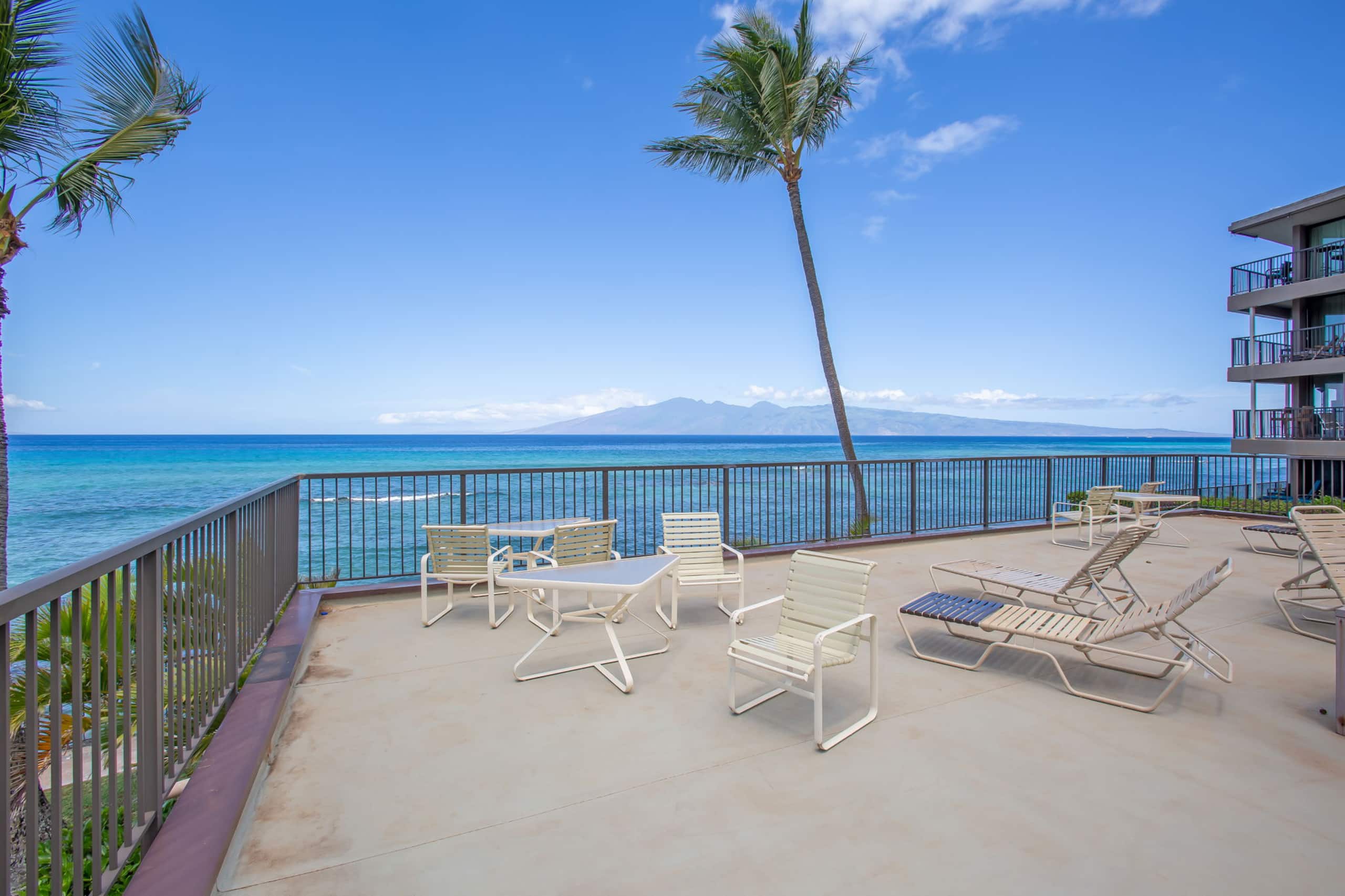 Condo in Lahaina · ★4.94 · 1 bedroom · 2 beds · 1 private bath - Image 55