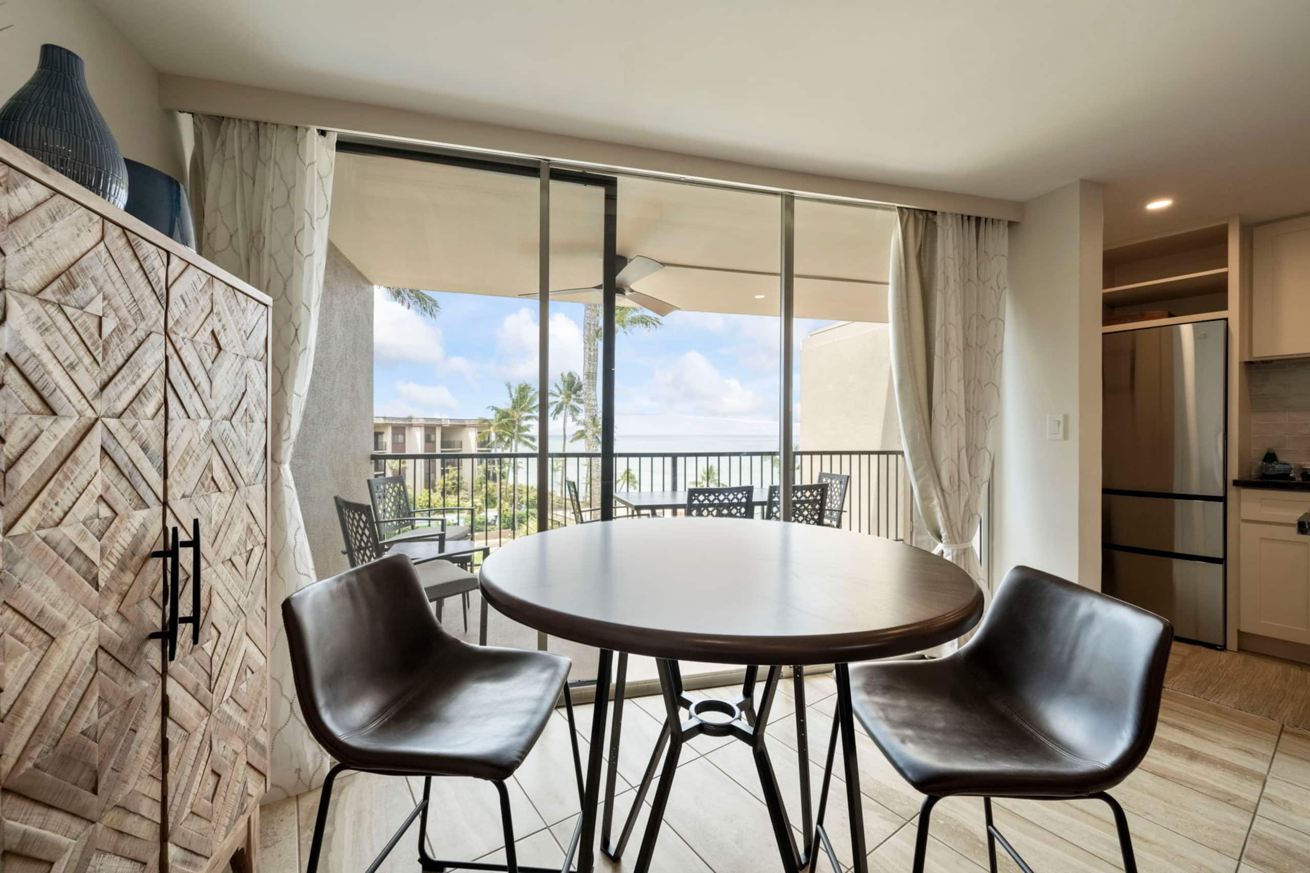 Condo in Lahaina · ★4.94 · 1 bedroom · 2 beds · 1 private bath - Image 17