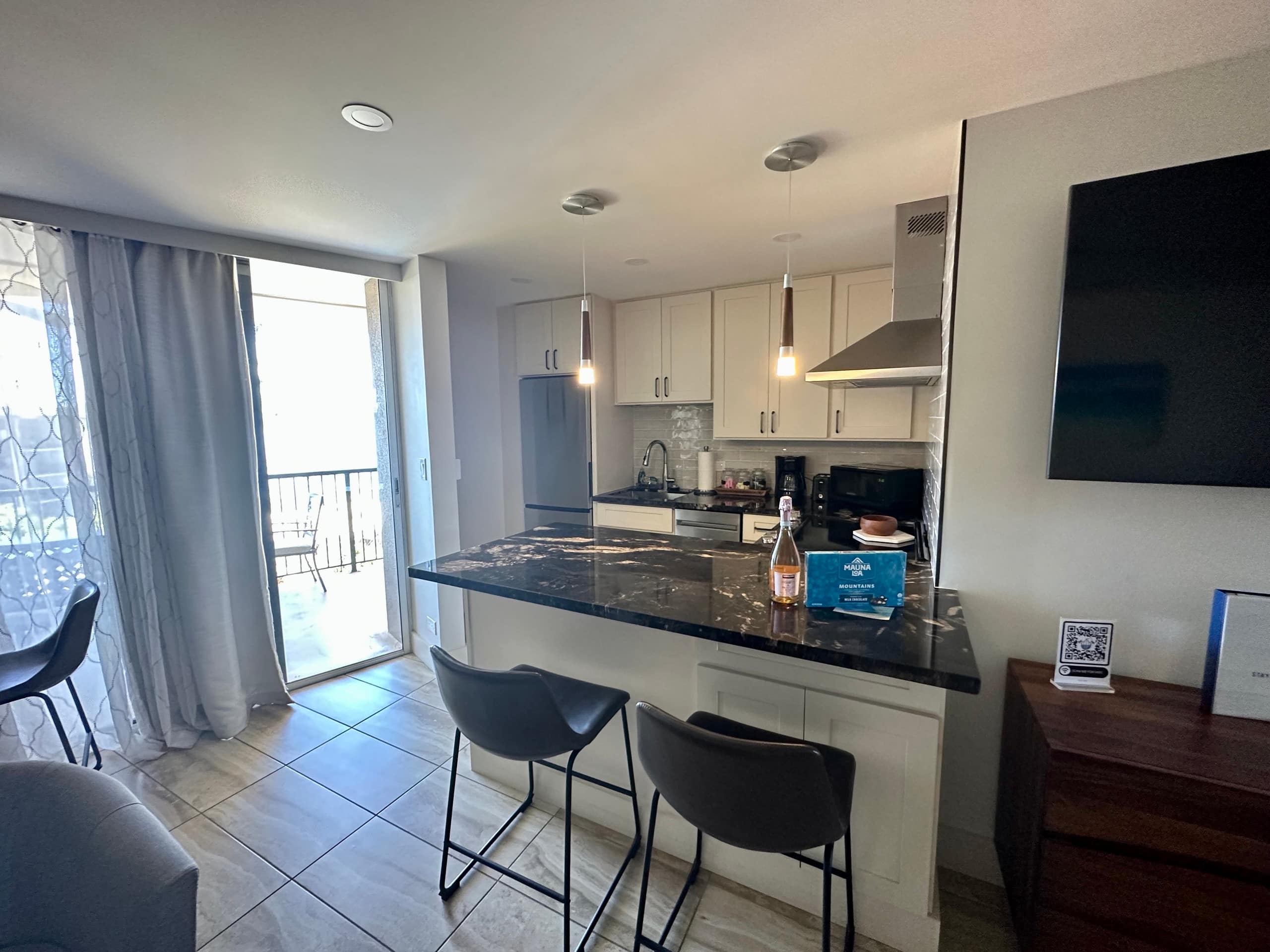 Condo in Lahaina · ★4.94 · 1 bedroom · 2 beds · 1 private bath - Image 16