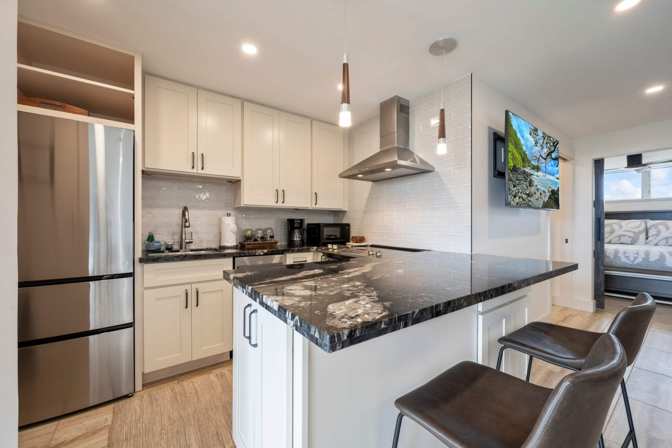 Condo in Lahaina · ★4.94 · 1 bedroom · 2 beds · 1 private bath - Image 13