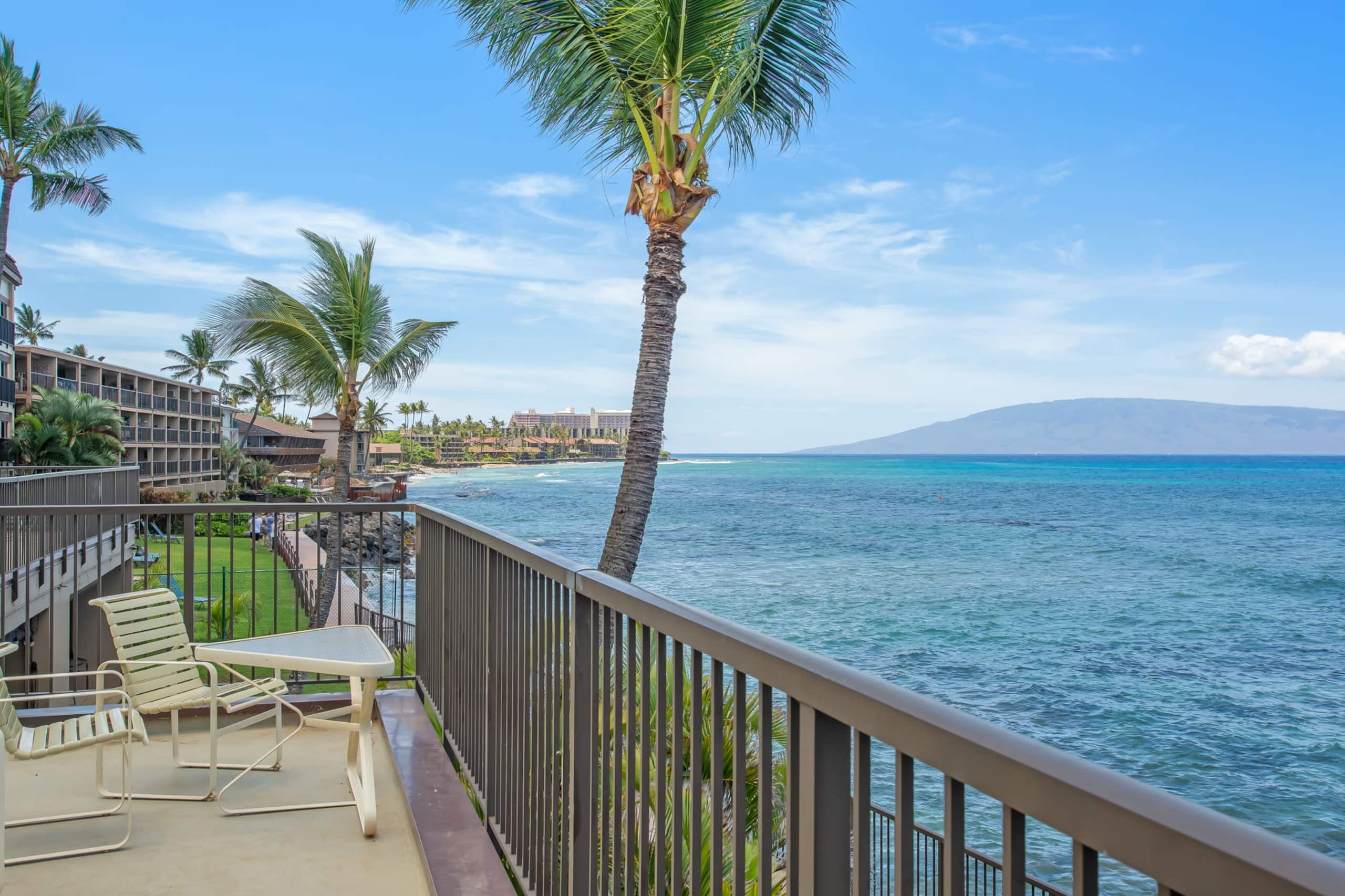 Condo in Lahaina · ★4.94 · 1 bedroom · 2 beds · 1 private bath - Image 52