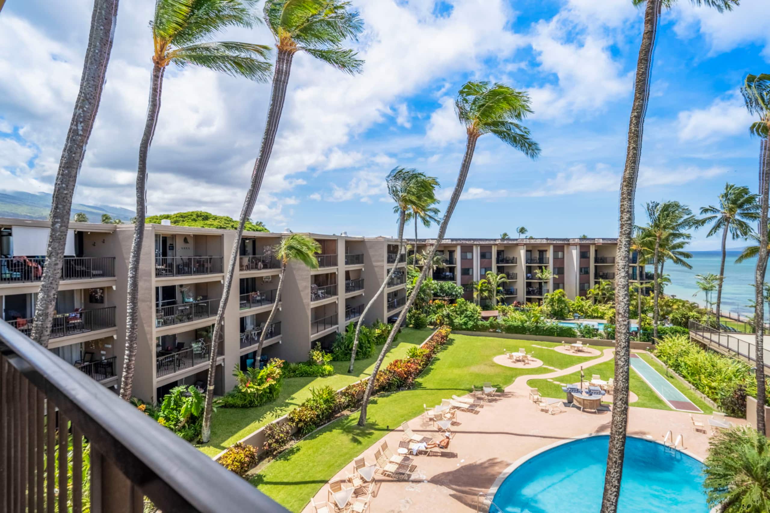 Condo in Lahaina · ★4.94 · 1 bedroom · 2 beds · 1 private bath - Image 47