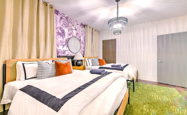 2 veľké manželské postele s vlastnou kúpeľňou