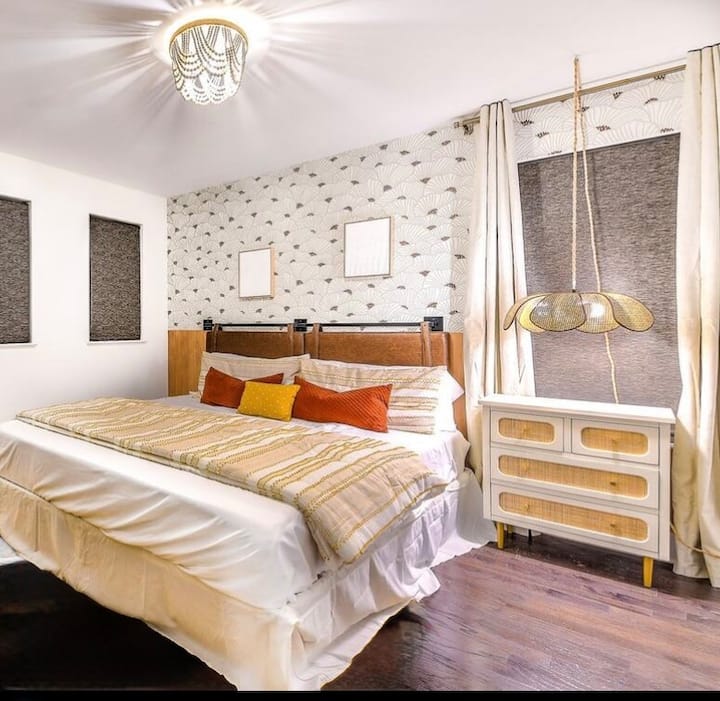 Manželská posteľ s vlastnou kúpeľňou