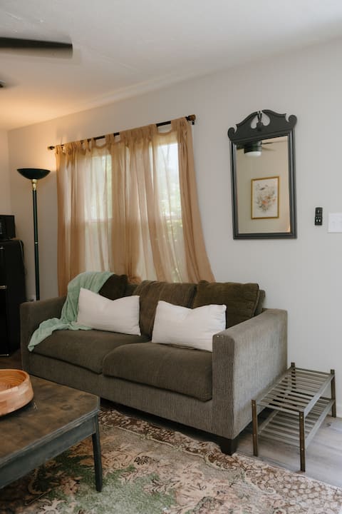 Top performing Airbnb: The East Tennessee Nest - close to downtown + ETSU in Johnson City