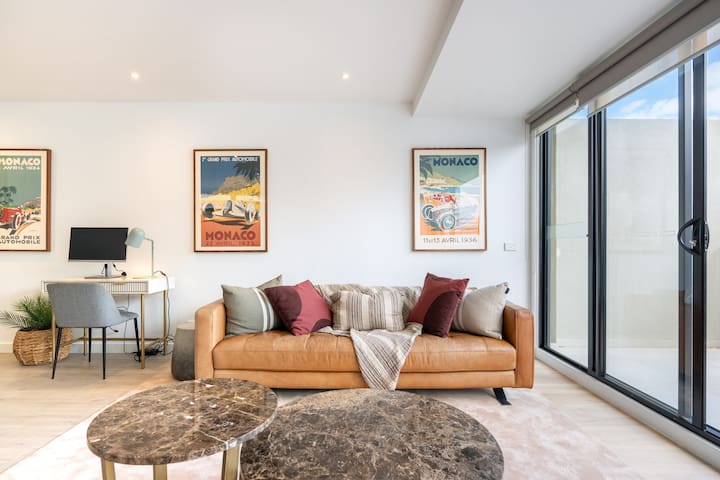 Luxury in Elwood’s Golden Mile – 2 Bedroom